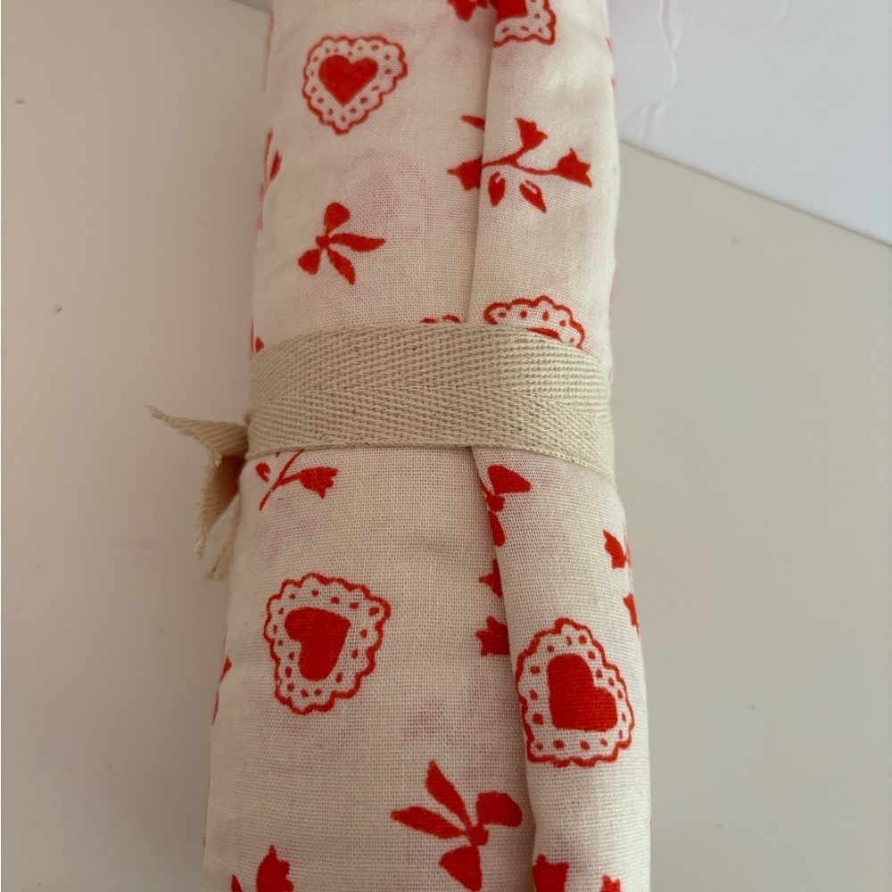 NWOT Urban Outfitters Sweetheart Ditsy Patterned Shower Curtain - Picture 8 of 11